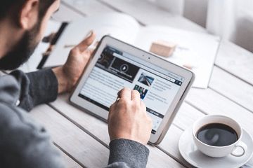 「光与品牌」融合艺术——电子产品品牌命名全攻略与舞台灯光设计实战解析